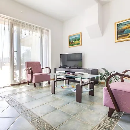 2 Bedroom Awesome In Воднян