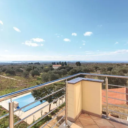 Апартаменты 2 Bedroom Awesome In