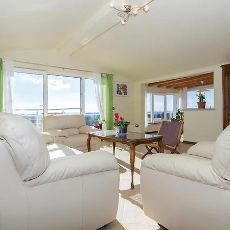 2 Bedroom Awesome In Воднян