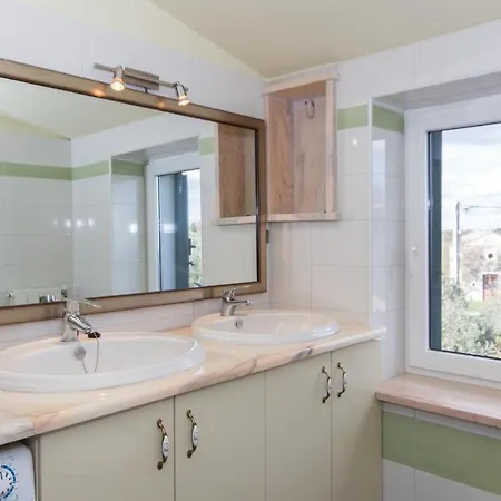 Апартаменты 2 Bedroom Awesome In Воднян