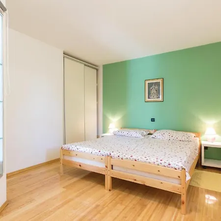 Two-bedroom 0 In 아파트 보드냔