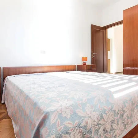 Two-bedroom 0 In 아파트