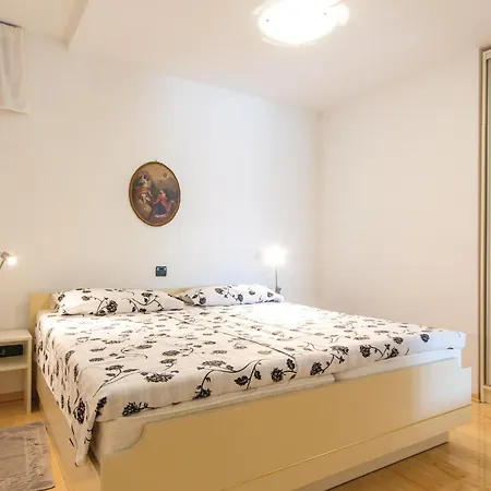Апартаменты 2 Bedroom Awesome In Воднян