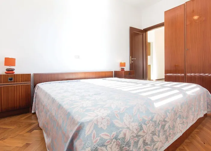 Two-bedroom 0 In Apartment