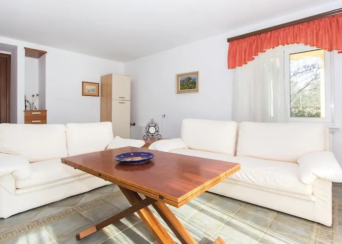 Two-bedroom 0 In Apartment *